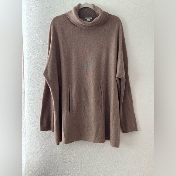 Garnet Hill Tan Cashmere Wool Oversized Kangaroo Pocket Turtleneck Sweater M - Picture 3 of 16